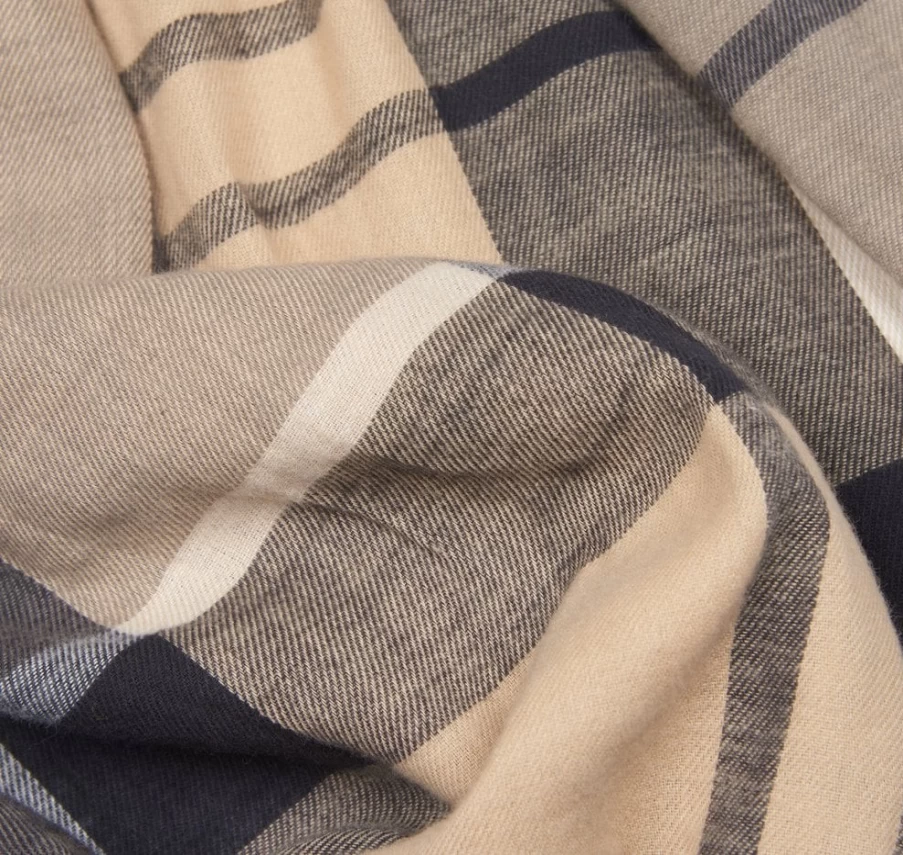 Barbour Mens Walshaw Scarf in Classic Tartan - Traditional Plaid Wool Winter Accessory